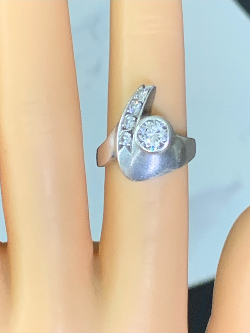 Signed Marvella Vintage Sterling Silver 925 Ring | Brilliant 5mm Center Stone